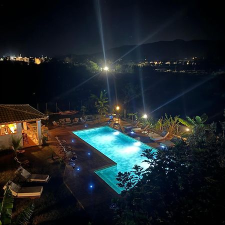 Апарт готель Kapetanios Luxury Айос-Георгіос Екстер'єр фото